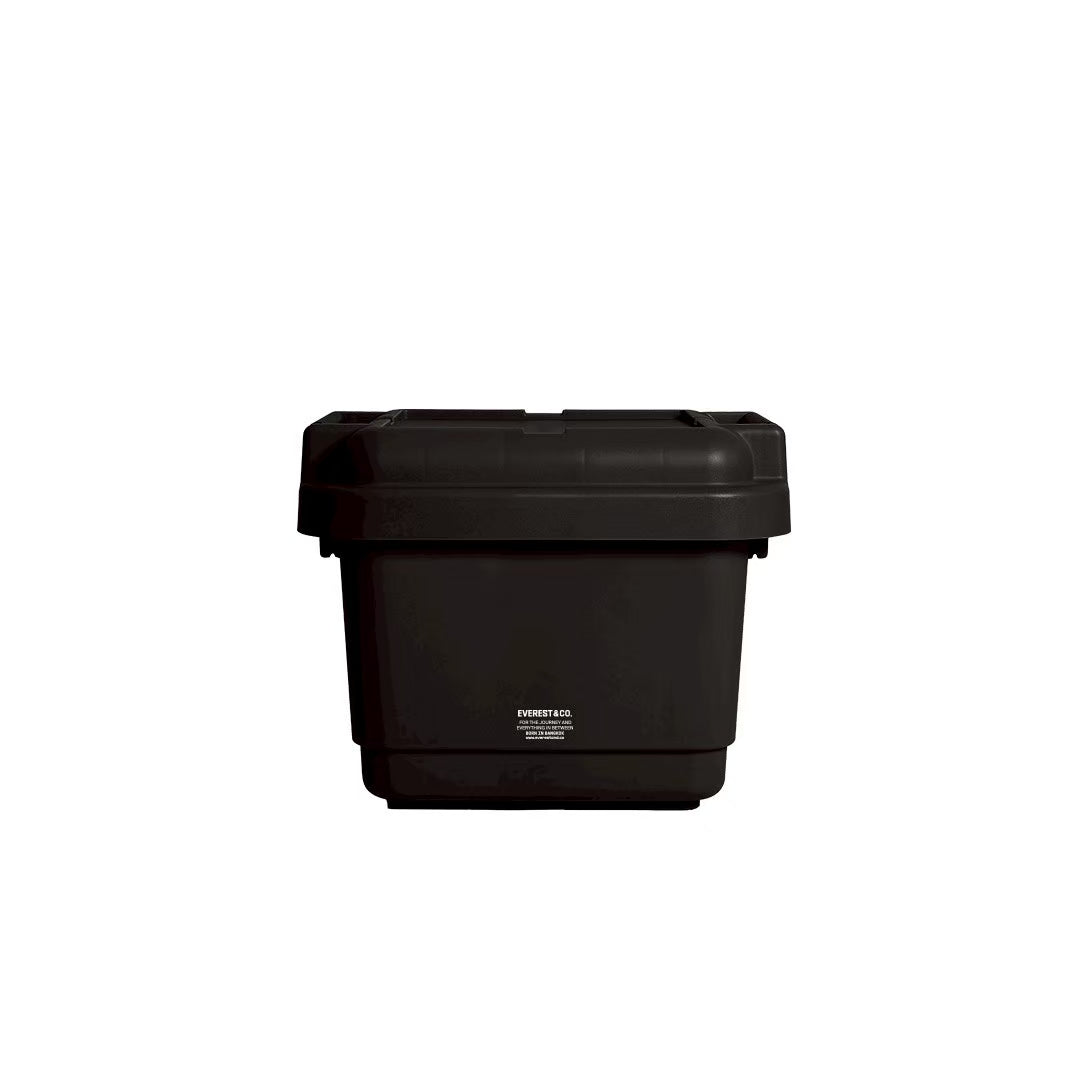 EVEREST&CO. STACKAWAY CONTAINER (S) 33 ลิตร ผลิตในญี่ปุ่น รับน้ำหนัก 100 kg ฝา PE โฟม กันน้ำ กันฝุ่น ขนาด W 44 x D 40 x H 38 cm ใช้ได้ทั้งโต๊ะและที่นั่ง พร้อมช่องรัดสายรัด