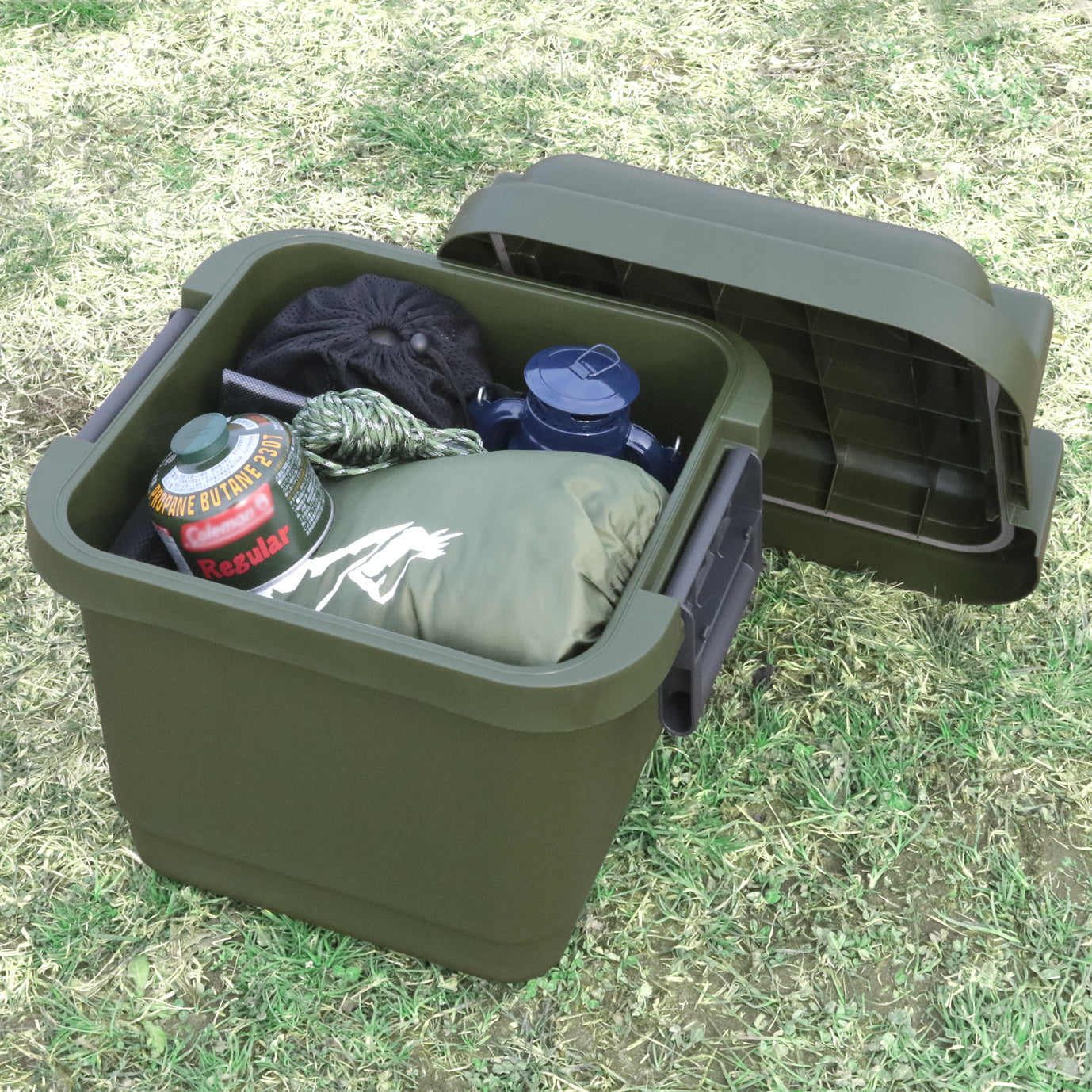 EVEREST&CO. STACKAWAY CONTAINER (S) 33 ลิตร ผลิตในญี่ปุ่น รับน้ำหนัก 100 kg ฝา PE โฟม กันน้ำ กันฝุ่น ขนาด W 44 x D 40 x H 38 cm ใช้ได้ทั้งโต๊ะและที่นั่ง พร้อมช่องรัดสายรัด